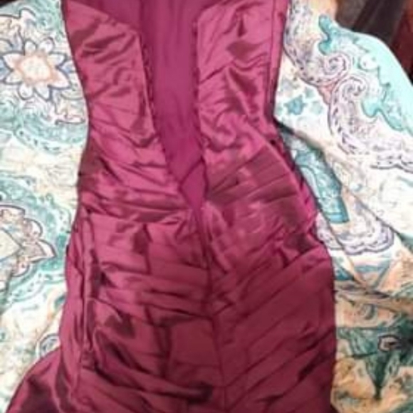 Three dresses - Picture 14 of 15